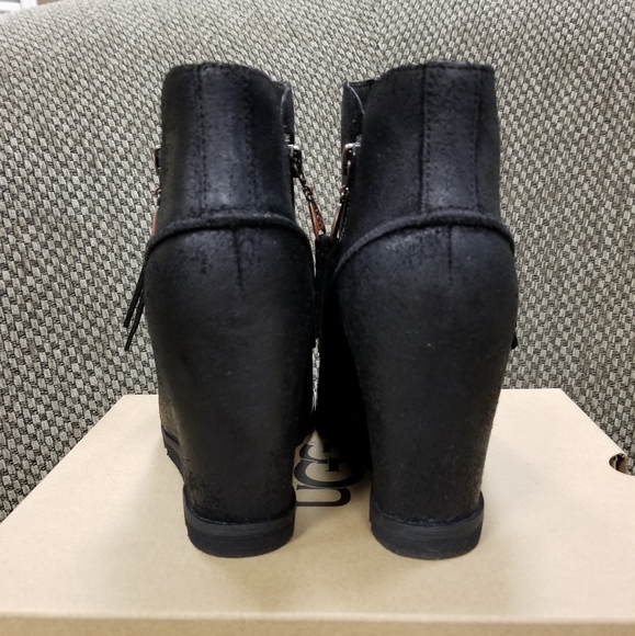UGG Myrna Wedge Bootie Black U1008715BLK - Picture 5 of 6